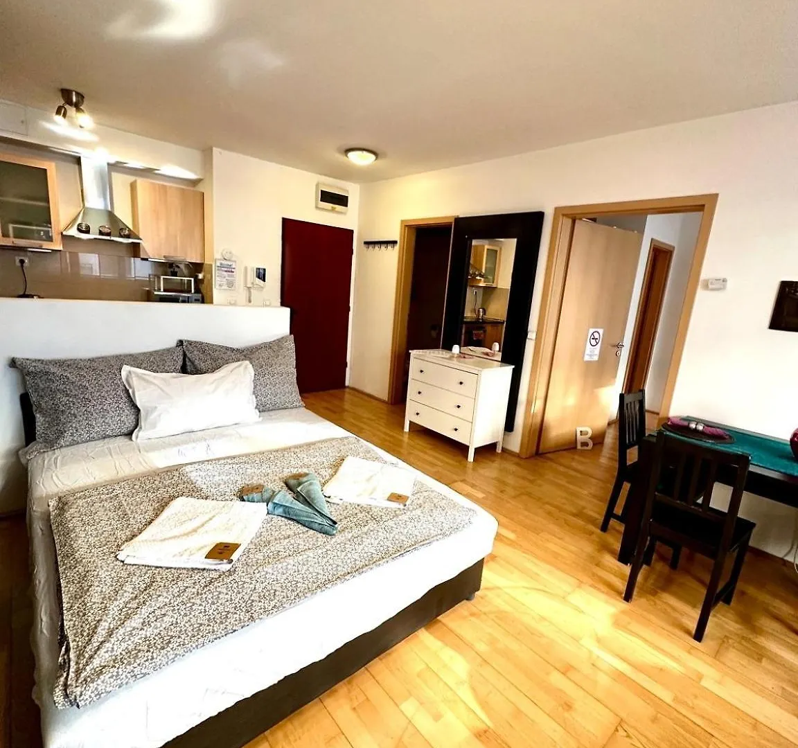 City Center Apartment With Balcony Budapest